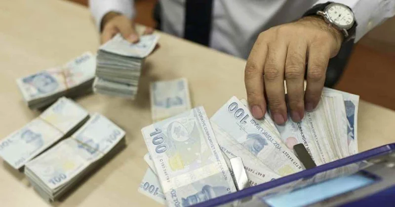 Hesaplar değişti milyonlarca kişiyi etkileyecek: Emekli ve memura zam ne kadar olacak? İşte yeni maaşlar
