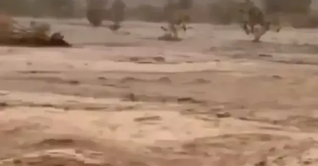 Mekke de sağanak yağış etkili oldu VİDEO İZLE