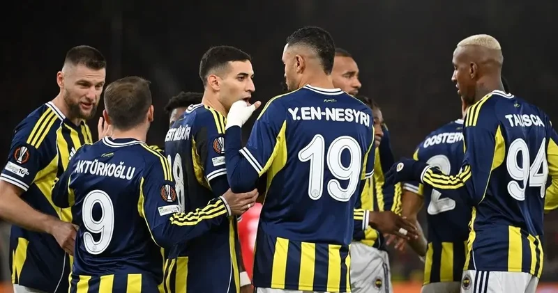 Fenerbahçe nin 2 yıldız futbolcusu İstanbul dan ayrıldı