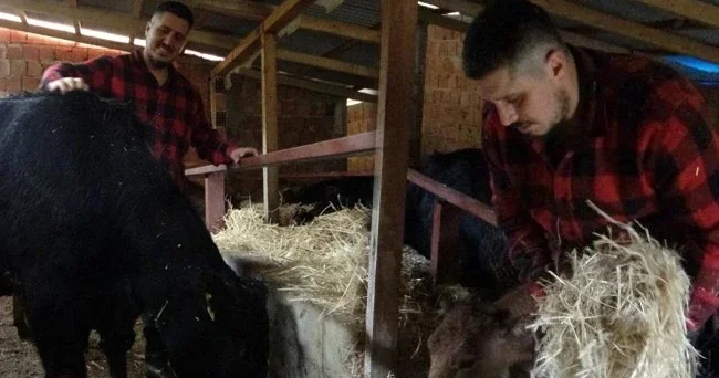 Eşiyle karar verdi köyüne geri geldi: Herkes çok şaşırdı! Orada robot olacağıma memleketimde çoban olurum