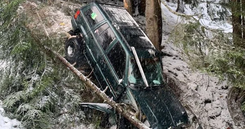 Giresun da uçuruma düşen cipteki 5 kişi yaralandı