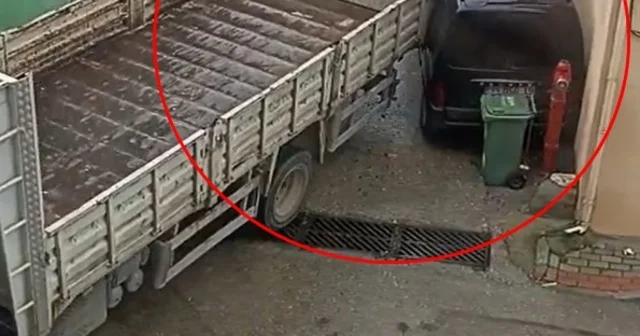 Sürücüsü manevra yapan kamyonun kasası park halindeki araca hasar verdi Bursa Haberleri