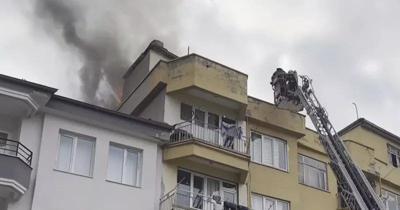 Çatı katındaki kömürlükte yangın paniği