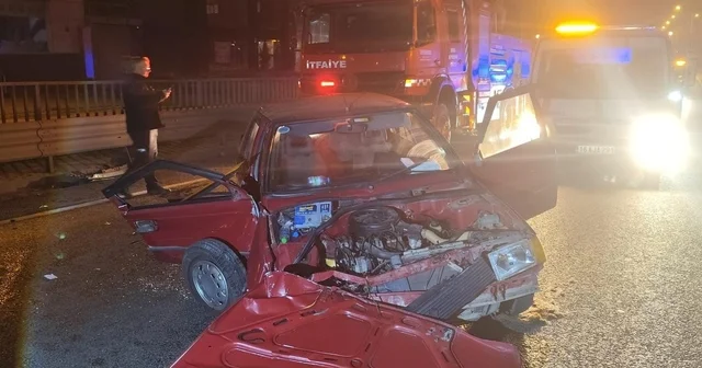 İnegöl de kontrolden çıkan otomobil bariyerlere çarptı, 1 i ağır 2 kişi yaralandı Bursa Haberleri