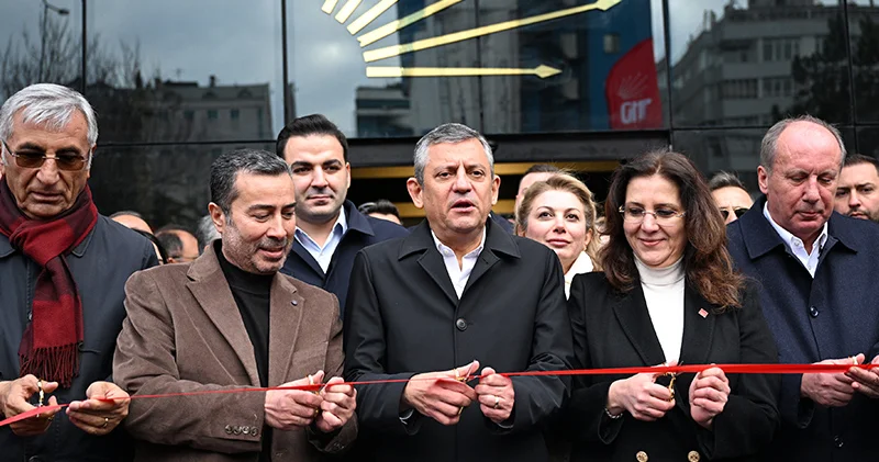 Özgür Özel Kayseri’de, yeni il binasının açılışına katıldı: Buranın kapısı vatan, millet, bayrak diyen, Gazi’ye sevgi besleyen herkese açıktır