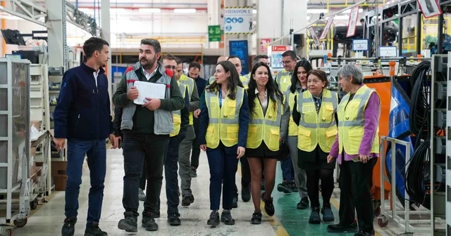 Karsan dan meslek liselerindeki kız öğrencileri iş hayatına hazırlayacak hamle Bursa Haberleri