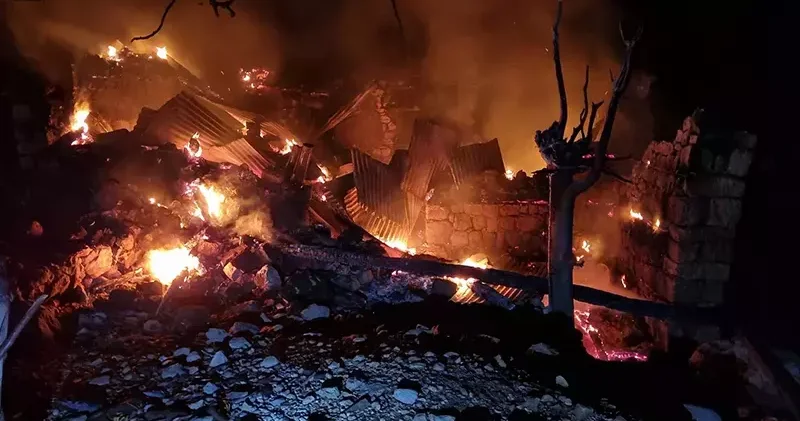 Yanan ev çöktü; tek başına yaşayan Alzheimer hastası aranıyor