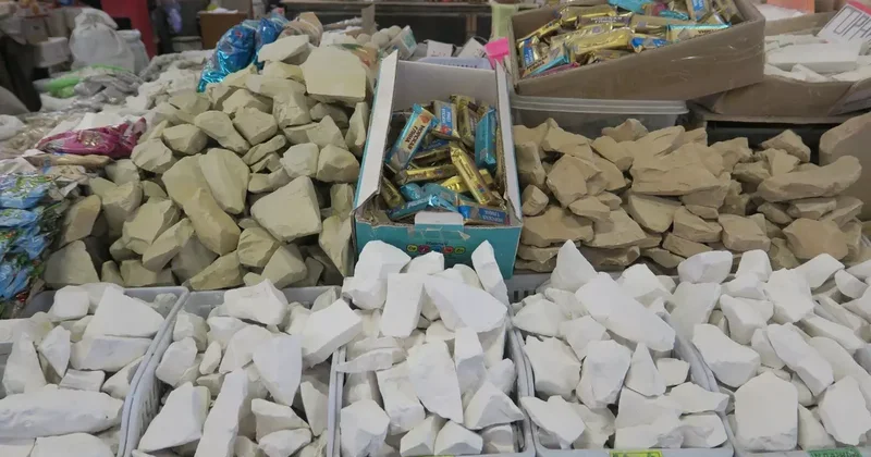 Kırgızistan’da vitamin ve mineral kaynağı olarak tüketilen toprak: Gulboto