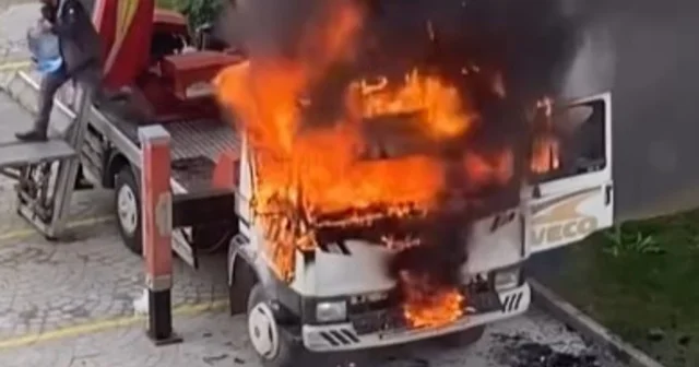 6. kata eşya çıkaran vinçli kamyon alev alev yandı Bursa Haberleri
