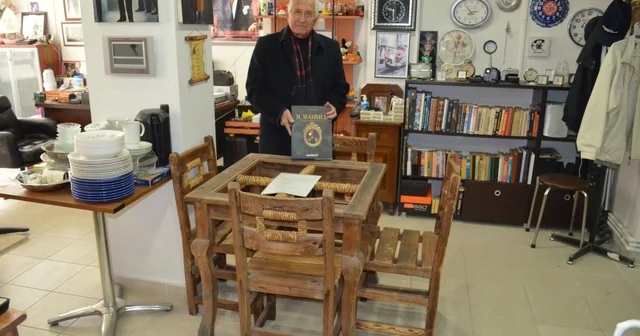 Emekli öğretmenin evinden tarih fışkırıyor: II. Mahmut un masasından Çanakkale kılıcına II. Mahmut un sofrası Bolu da: Emekli öğretmenin şaşırtan koleksiyonu Bolu Haberleri