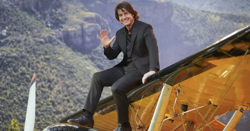 Tom Cruise un uzayda çekeceği ilk film, Trump a takıldı