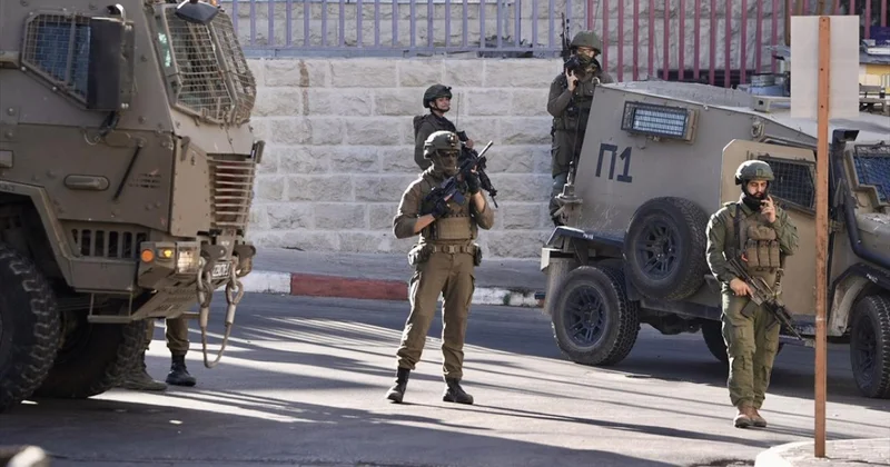 Katil İsrail ordusu, Gazze Şeridi nin güneyinde dün 1 Filistinliyi öldürdüğünü itiraf etti