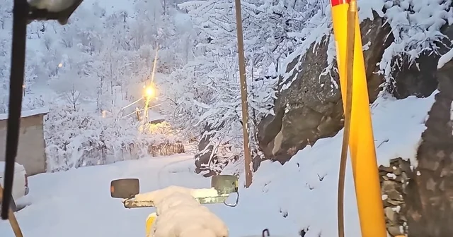 Hakkari de karla mücadele ekibi gece kar mesaisinde Hakkari Haberleri