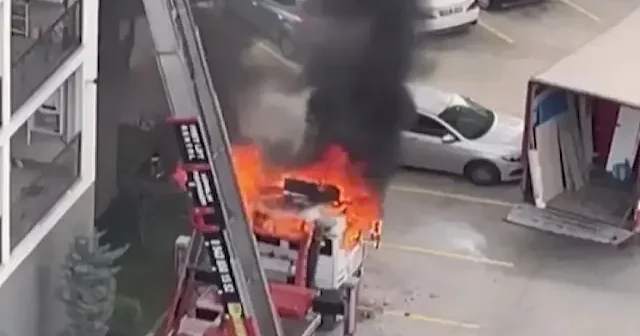 Vinçli kamyon taşıma sırasında alev alev yandı: O anlar kamerada VİDEO İZLE