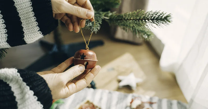 Noel baba, kızaklı ren geyikleri, parlak hediye paketleri... Her yerde gördüğümüz yılbaşı motiflerinin perde arkası!