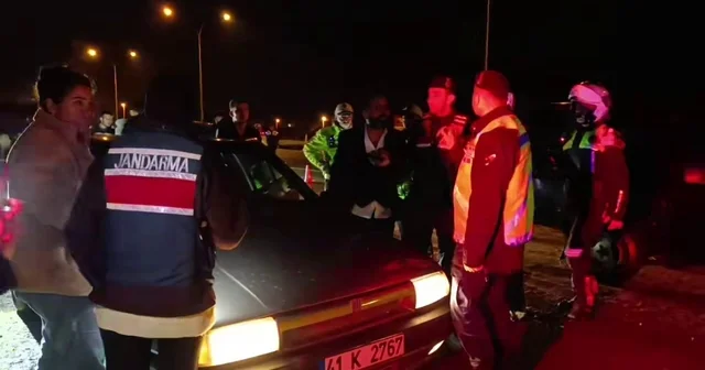 Ekiplerin zorlu denetimi: Alkollü sürücü direndi, bir diğeri tepki gösterdi Sakarya Haberleri