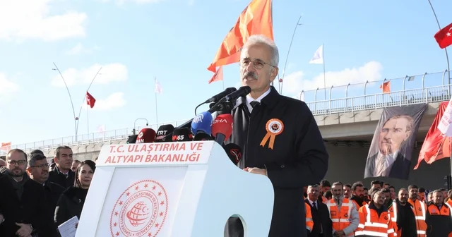 Bakan Uraloğlu: 2 milyar 700 milyon lira tasarruf sağlayacağız Van Çevre Yolu nun 1. ve 3. etapları açıldı Van Haberleri