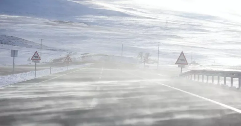 Ardahan Şavşat kara yolu kar ve tipi nedeniyle araç geçişine kapatıldı