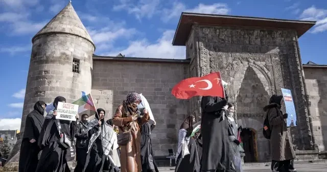 Erzurum da sağlıkçılar Gazze için sessiz yürüyüşlerini sürdürüyor VİDEO İZLE