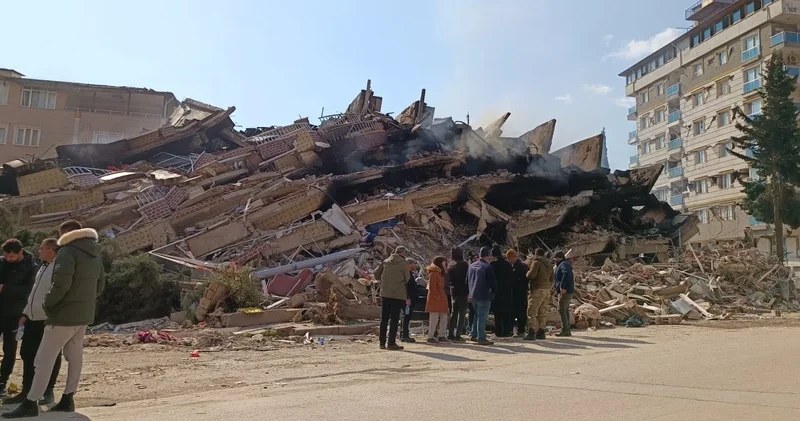 51 kişiye mezar olan apartmanın müteahhidi hâlâ TOKİ ye proje yapıyormuş!