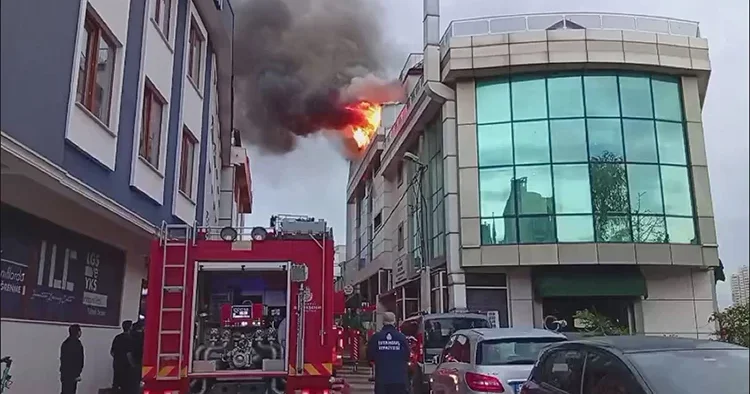 Son dakika... Ataşehir de otelde yangın: 9 kişi kurtarıldı