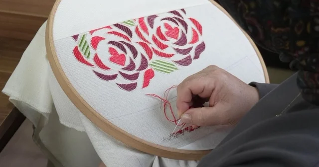 Düzce de kadınlar hem öğreniyor hem eğleniyor 6 noktada 15 farklı branşta eğitim sürüyor Düzce Haberleri