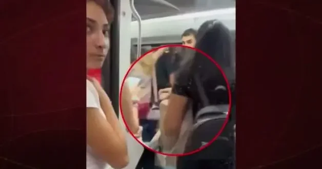 Barselona metrosunda yankesiciler böyle çalıyor!