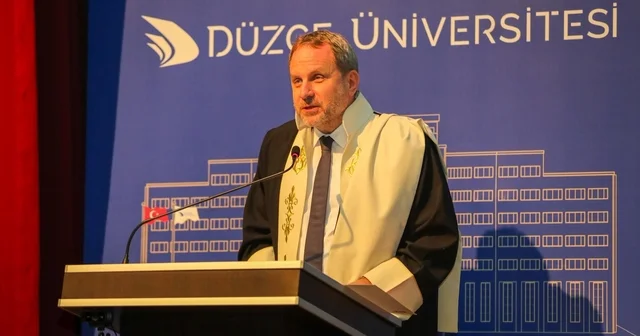 Okyay: Dünyanın hiçbir ülkesi savunma sanayinde tek başına tam yeterli değildir Savunma Sanayicileri Derneği Başkanı Osman Okyay, Düzce Üniversitesi nde öğrencilere savunma sanayisini anlattı Düzce Haberleri