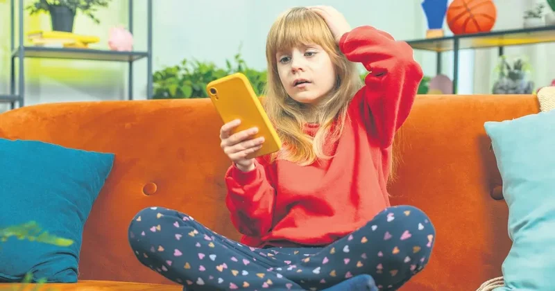 Minik omuzlardaki dijital yük