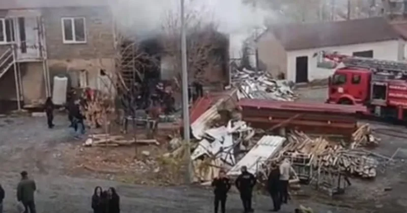 Hakkari de yürek yakan olay: Patlamada yaralanan oğluna koşarken kaza geçirdi Sözcü Gazetesi