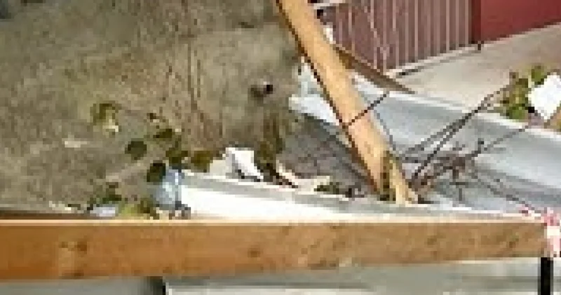 Merdivenlerin yarısı moloz doldu! Son dakika haberleri