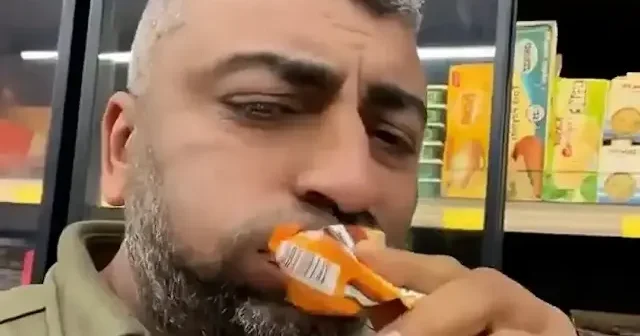 Markette yiyip içip boş paketleri rafa koydu: Keriz miyim ben para ödeyeyim? VİDEO İZLE