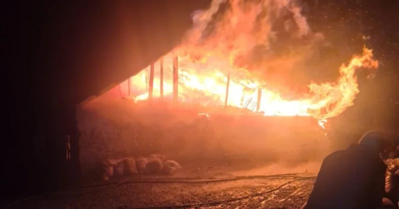 Sobadan sıçrayan kıvılcımla başladı; ev küle döndü Sözcü Gazetesi