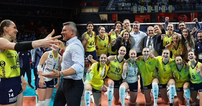 Sadettin Saran dayanamadı: Sahaya fırlayıp herkese sarıldı