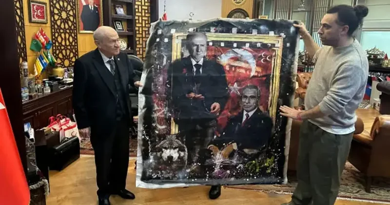 Bahçeli ye, sprey boya ile yapılan tabloları hediye edildi