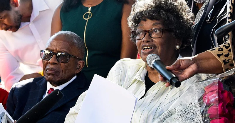 ABD’de beyaz birine yer vermeyi reddeden ilk siyahi Claudette Colvin hayatını kaybetti