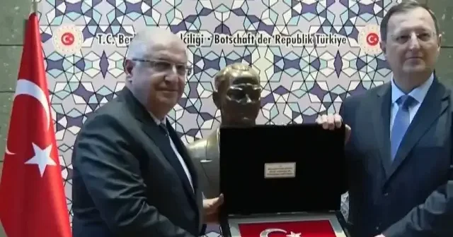 Bakan Güler Türkiye’nin Berlin Büyükelçiliği’ni ziyaret etti VİDEO İZLE