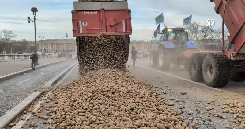 Fransız çiftçiler, Ulusal Meclis in önüne 30 ton patates döktü