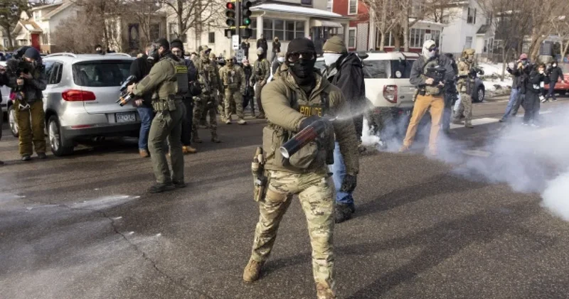 ABD de Renee Good isyanı sürüyor: Öldürüldüğü yerdeki eyleme ICE ajanları saldırdı