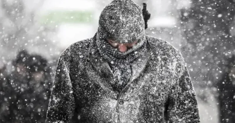 SON DAKİKA HAVA DURUMU UYARISI İstanbul a yeniden kar geliyor! Meteoroloji den Kırmızı alarm : O tarihte dışarı çıkmayın!