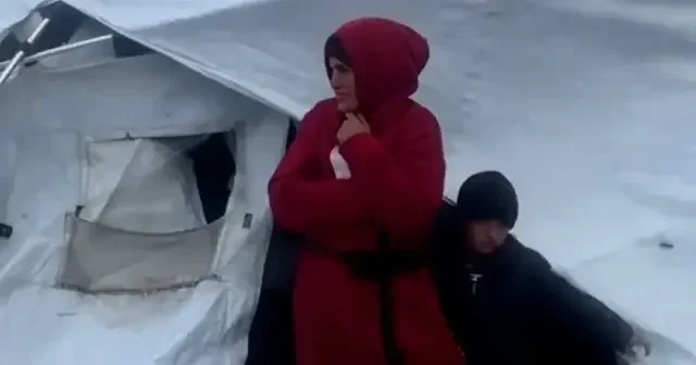 Gazze’de felaket derinleşiyor: Fırtına çadırları parçaladı VİDEO İZLE