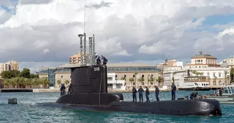 Yunanistan da Poseidon denizaltısının hizmet dışı bırakılması parlamentoya taşındı