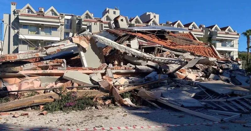 Marmaris’te güçlendirme çalışması yapılan apart otel çöktü