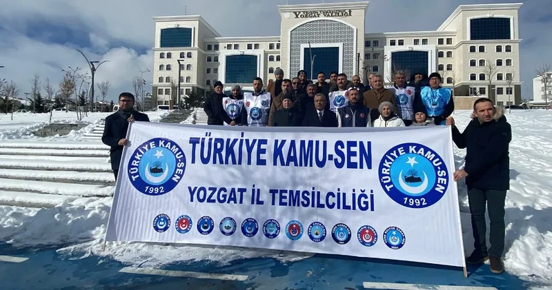Kamu emekçileri soğuğa aldırış etmedi: Maaşlara olan isyanını dile getirdi
