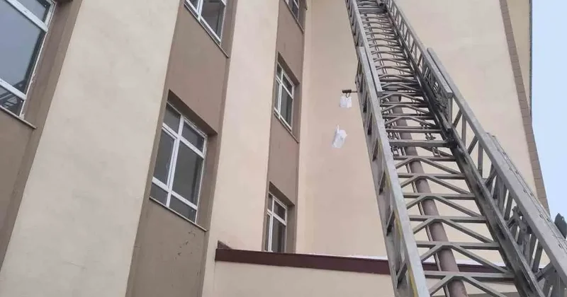 Patnos’ta buz sarkıtlarına karşı uyarı