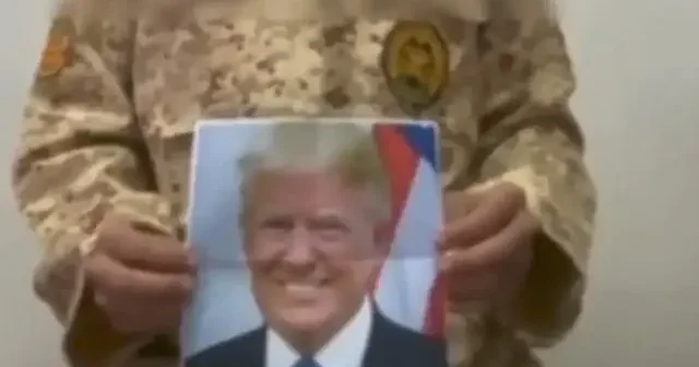 İranlı asker Trump a sizi bekliyoruz deyip fotoğrafını öptü: Akıllara sabotaj iddiaları geldi VİDEO İZLE