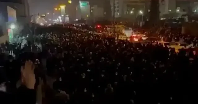 Trump ın çağrısı sonrası 1 milyon İranlı protestocu sokaklara döküldü VİDEO İZLE