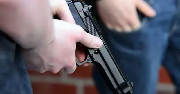 Adana haberleri Öğretmene silahlı saldırı düzenleyen velinin suç kaydı ortaya çıktı 14 Ocak 2026