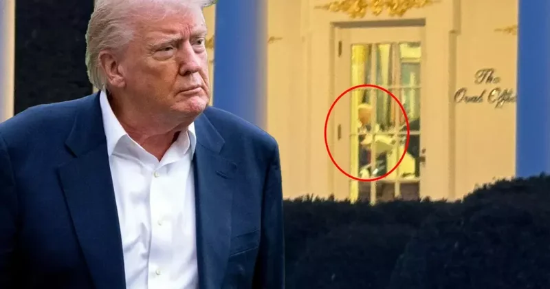 Oval Ofis te dikkat çeken görüntü! Trump uzatılan belgeyi hızlıca okumaya başladı