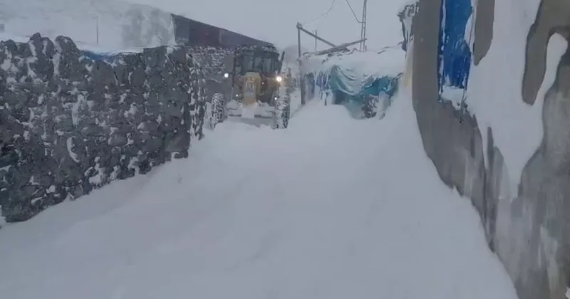 2 bin 300 rakımda karla zorlu mücadele